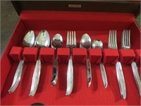 SETTING FOR 8 SILVERWARE & WOOD CASE