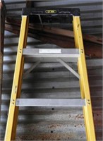 Lynn Ladder Co. fiberglass 8ft “A” frame step