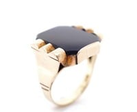 Vintage onyx and 9ct yellow gold cocktail ring