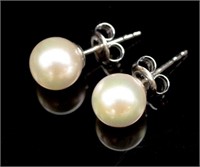7mm Akoya pearl and 18ct white gold studs