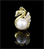 18ct yellow gold, diamond and pearl pendant