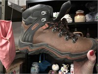 Nice KEEN Hiking Boots Men's Size 8