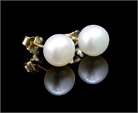 7.5mm button pearl and 9ct yellow gold stud