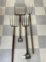 4 Various Style Pitch Forks