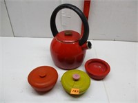Tea Pot with 4 Wooden Bowls