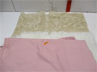 Tablecloth And Place Mats