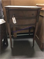 End table w/ 2 drawers