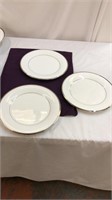 Three Lenox solitaire White dinner plates