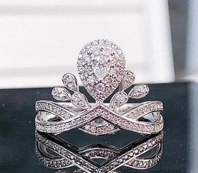 Diamond ring with 18k gold inlay