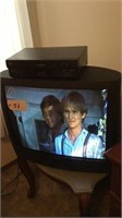 27 magnavox Tv and vhs player work great