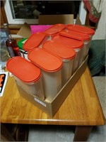 Tupperware containers w/lids