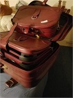 5 Piece LLama Luggage Set.