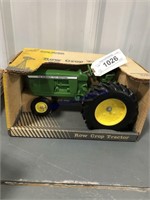 SCALE MODELS ROW CROP TRACTOR, 1:16, IN BOX