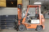 Toyota 25 Propane Forklift w/ Clams and Forks