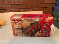NEW IN BOX MEAT LOAF PAN SET
