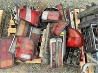 PALLET OF VARIOUS TAIL LIGHTS