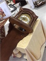 Corner mount pendulum clock