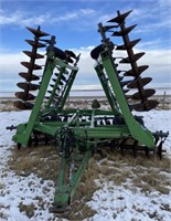 30' John Deere 330 Tandem Disc