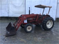 International Harvester 384 Tractor with Loader