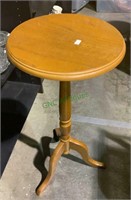 Small oak side table - measures 28 inches tall