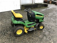 John Deere LA105 Riding Mower