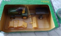 NIB JOHN DEERE 325 1:16