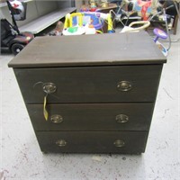 Vintage chest of drawers/dresser. On wheels.