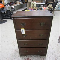 Vintage chest of drawers/dresser.