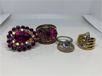 LOT OF COSTUME JEWELRY RINGS