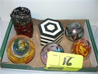 FLAT WITH 4 ART GLASS PAPERWEIGHTS, BLACK AND