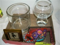 FLAT WITH 2 VERY HEAVY AND THICK GLASS VASES,