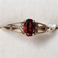 $600 10K  Garnet(0.9ct) Ring