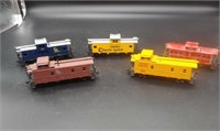 Lot of 5 Cabooses HO Scale