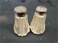 Shakers w/silver lids 9.5grams