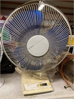 Desktop fan, plugged in and it works