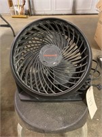 Honeywell desktop fan, plugged in and it works