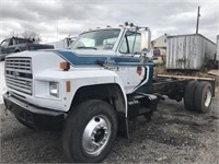 1989 Ford F800 Cab Chassis