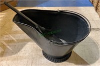 Black metal ash bucket with a metal shovel (793)