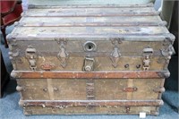 ANTIQUE FLAT TOP TRUNK WITH TRAY