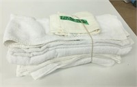 2 Large Bath Towels & 2 Face Cloths ~ Like New