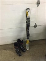 Atomic skis with boots