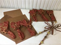 4 placemats, 6 napkins with rings & metal bow