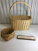 2 baskets and 1 wooden sign (21” w/handle & other