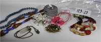 Lot of 8 Pieces of Assorted Jewelry