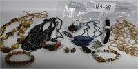 Lot of 14 Assorted Pieces of Jewelry