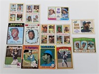 (13) Hank Aaron Baseball Cards