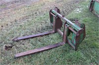 JOHN DEERE 245 QUICK ATTACH PALLET FORKS