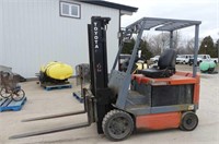 Toyota 25 Electric Forklift w/Sideshift