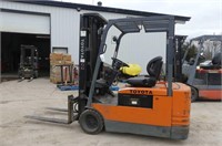 Toyota 20 Electric Forklift w/Sideshift