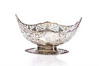 ENGLISH SILVER FOOTED CENTRE BOWL, 707g